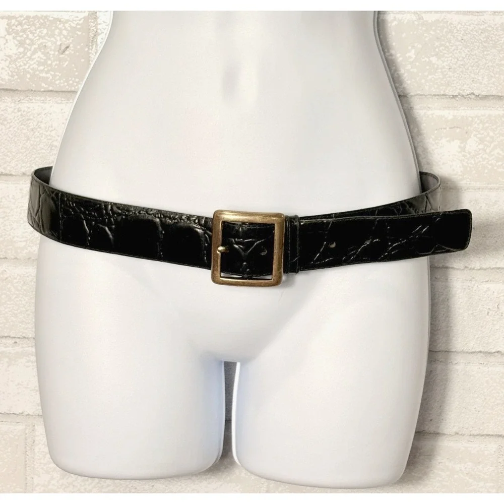 Vintage‎ Black Leather Croc Embossed Womens Belt Large Brass Buckle Classic Chic
